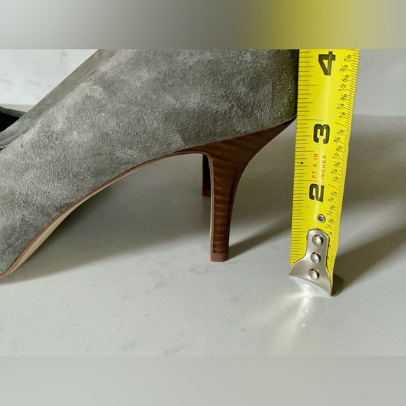 Banana Republic Gray Grey Suede Leather Peep Toe Pumps Wood Tone High Heels 8 - Picture 11 of 11